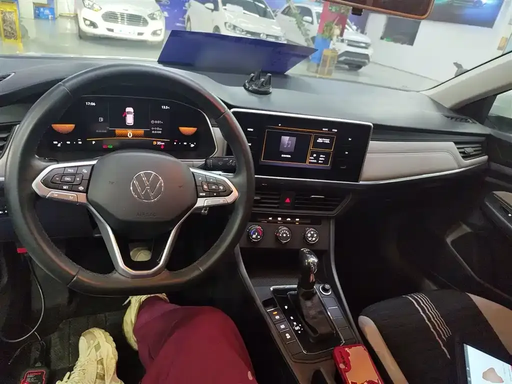 Volkswagen Bora 2024 из CN, фото 7