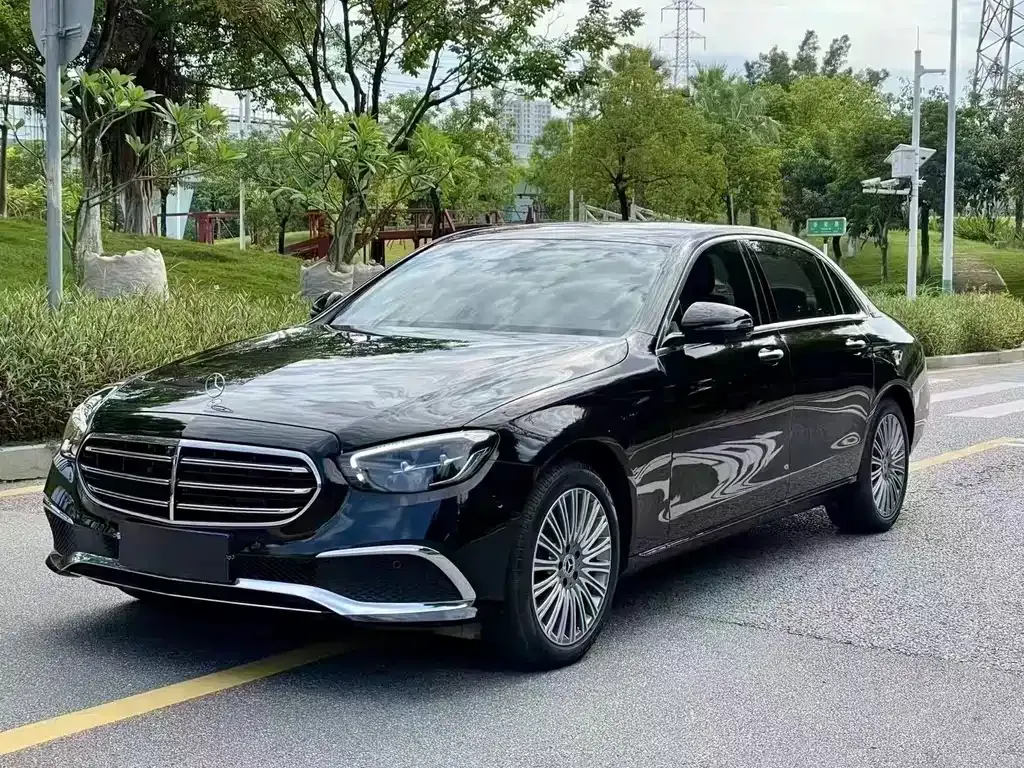 Mercedes-Benz E-Class — фото 1