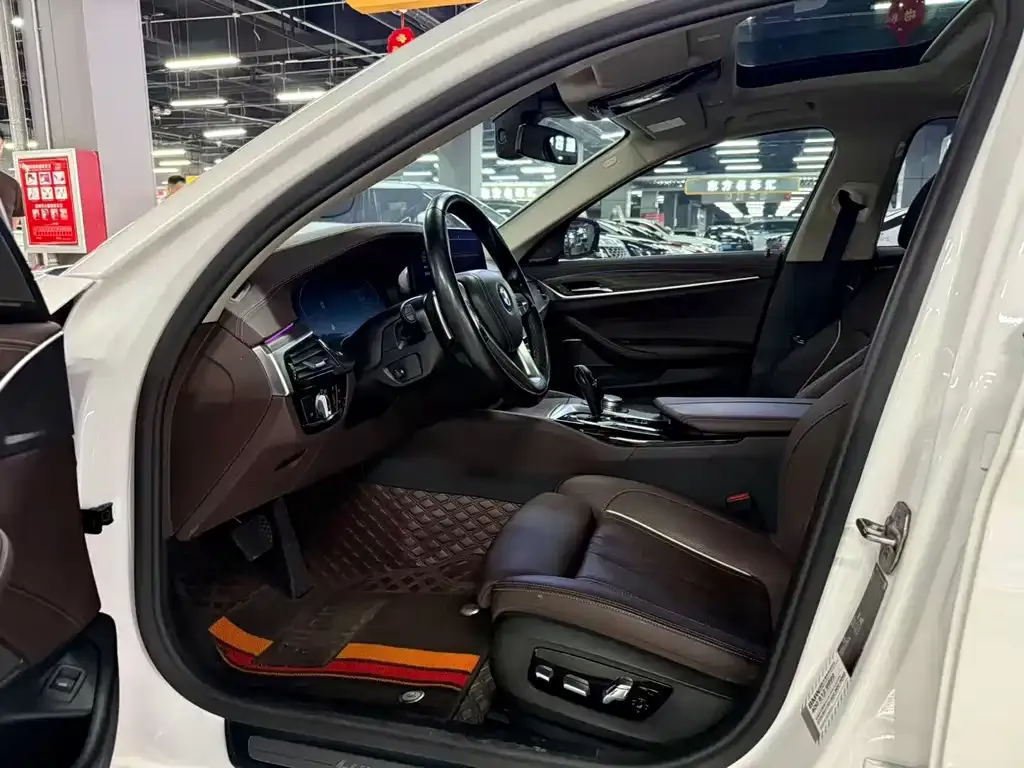 BMW 5 Series 2022 из CN, фото 8