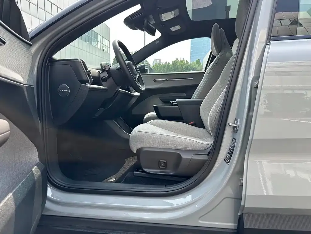 Volvo EX30 2024 из CN, фото 3