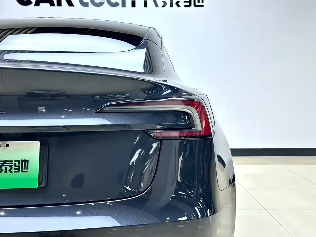 Tesla Model 3 — фото 10