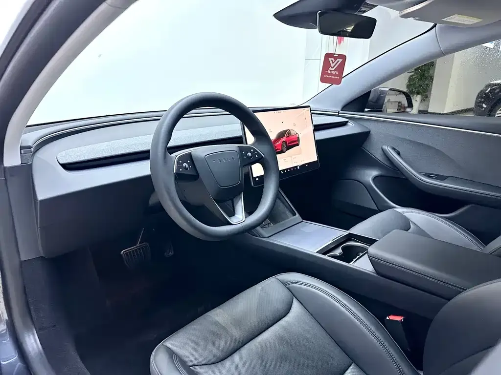 Tesla Model 3 — фото 7