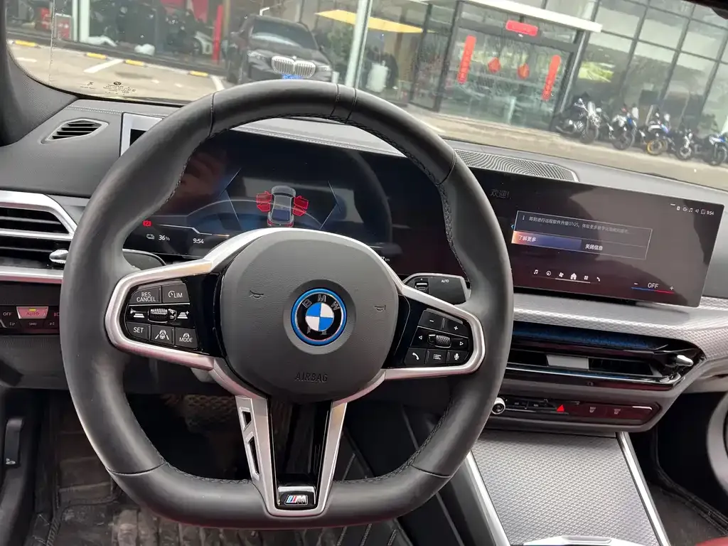 BMW i4 — фото 4