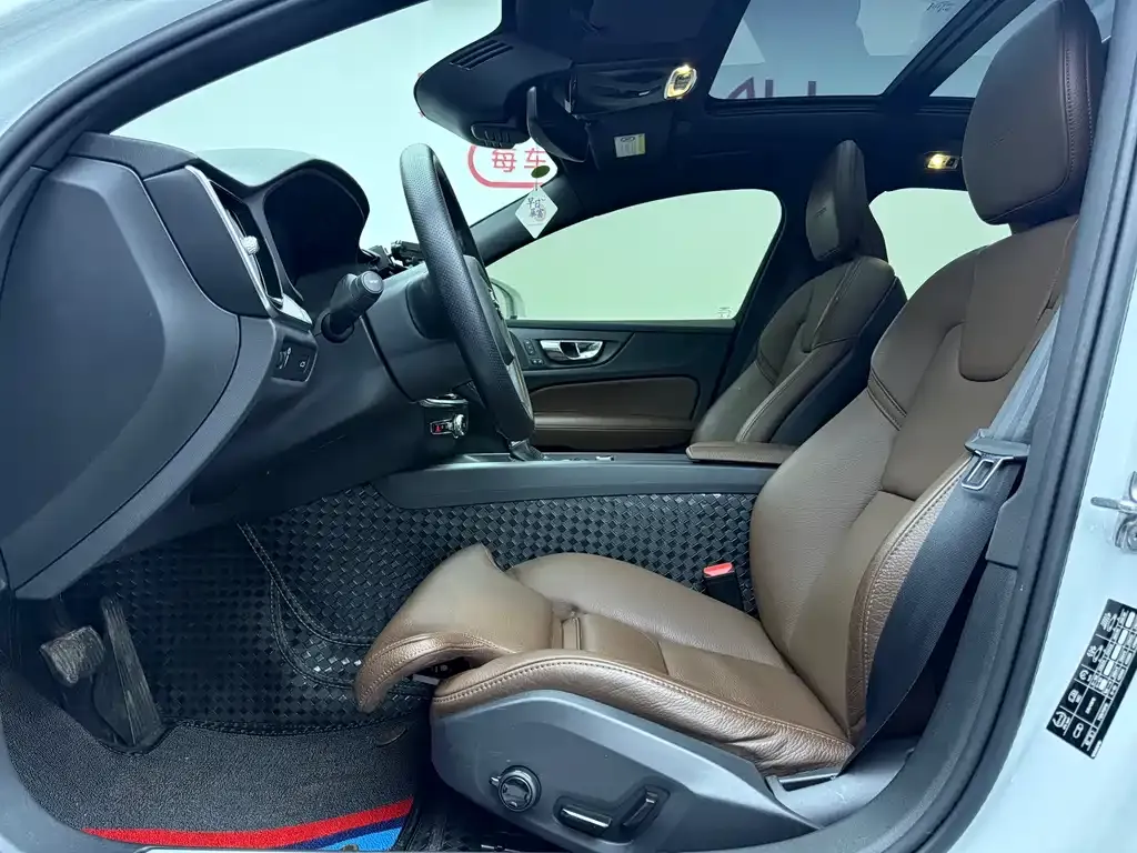 Volvo S60 2021 из CN, фото 8