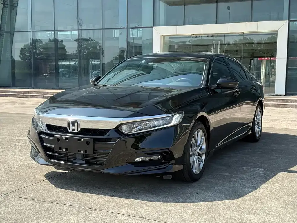 Honda Accord — фото 1