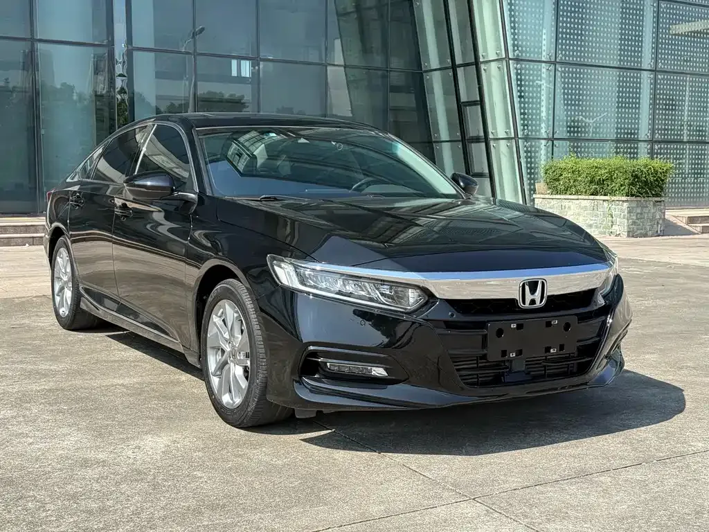 Honda Accord — фото 9