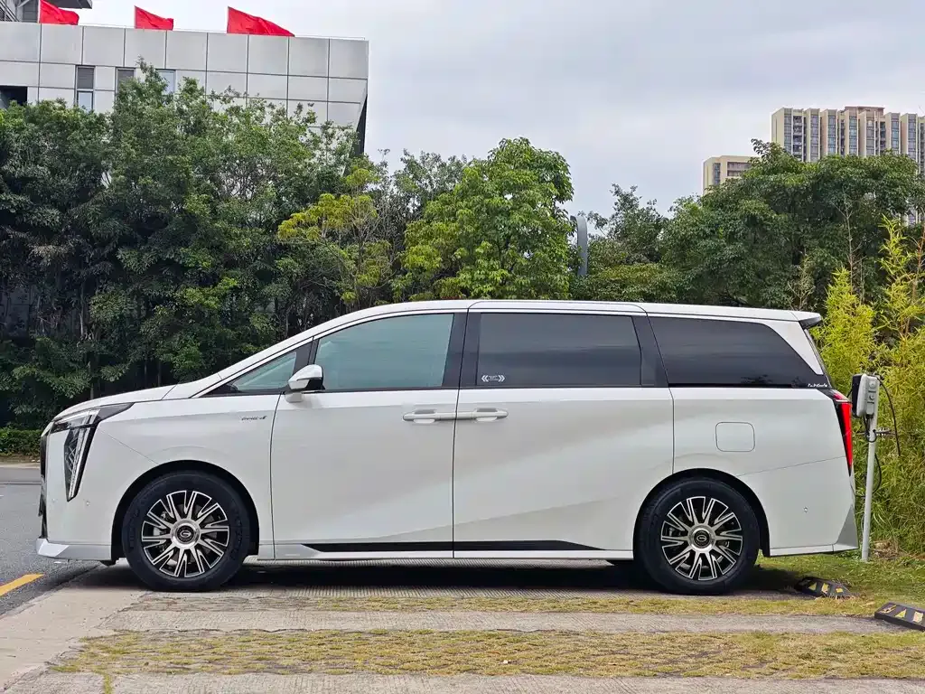 GAC Motor Trumpchi E9 — фото 9