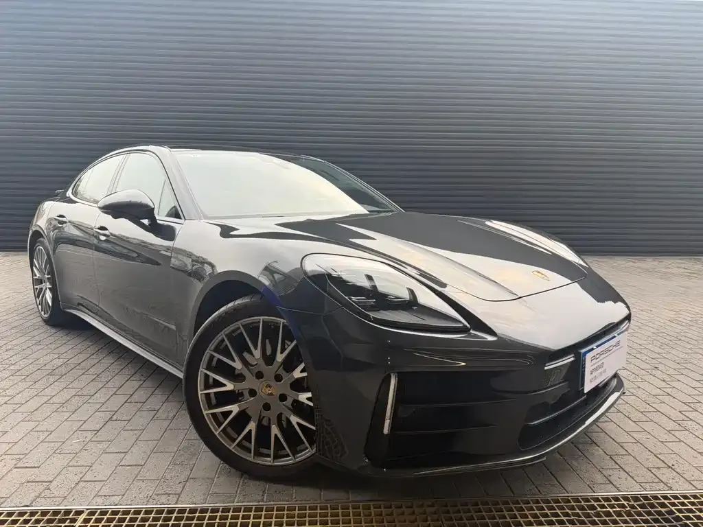 Porsche Panamera — фото 1