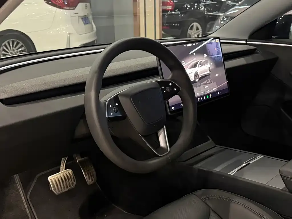 Tesla Model 3 — фото 2