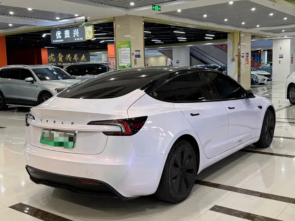 Tesla Model 3 — фото 5
