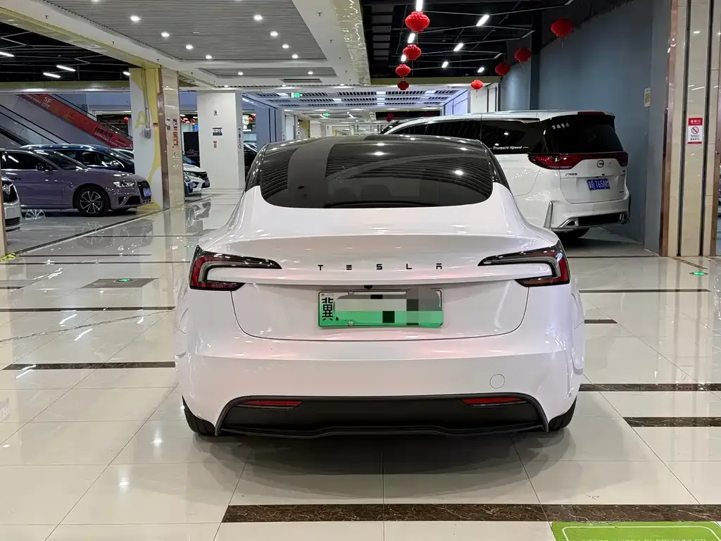 Tesla Model 3 — фото 3