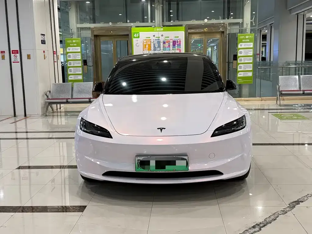 Tesla Model 3 — фото 9