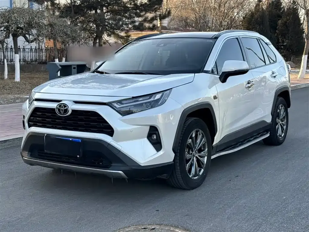 Toyota RAV4 — фото 1