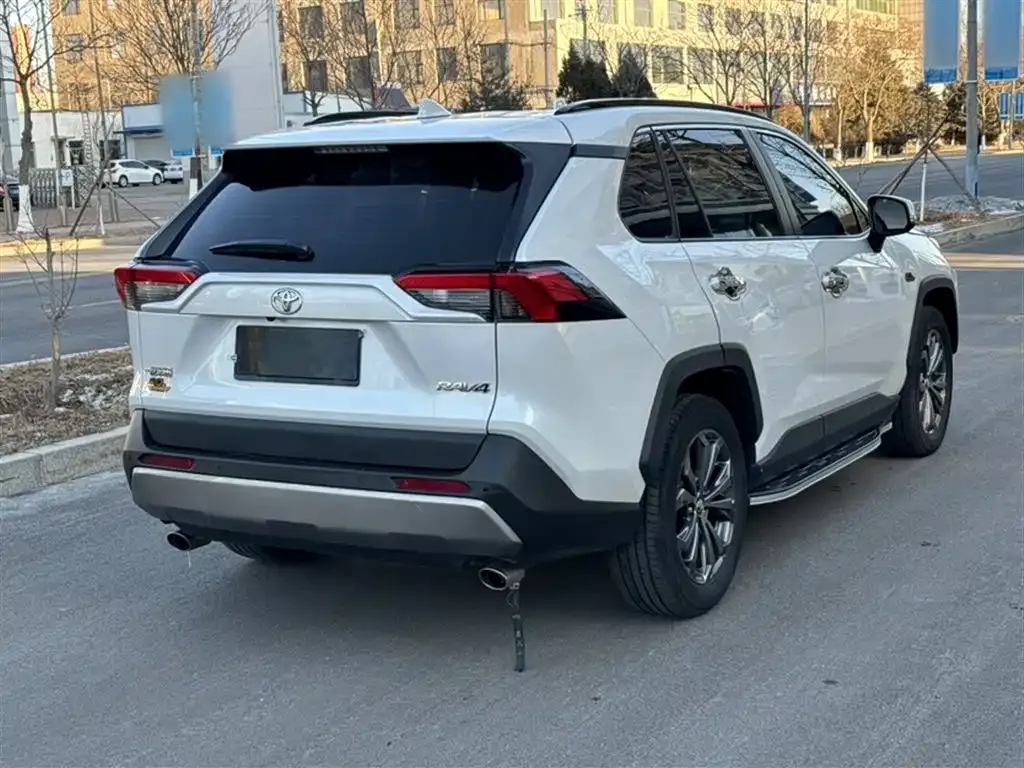 Toyota RAV4 — фото 10