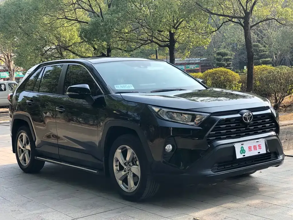 Toyota RAV4 — фото 6