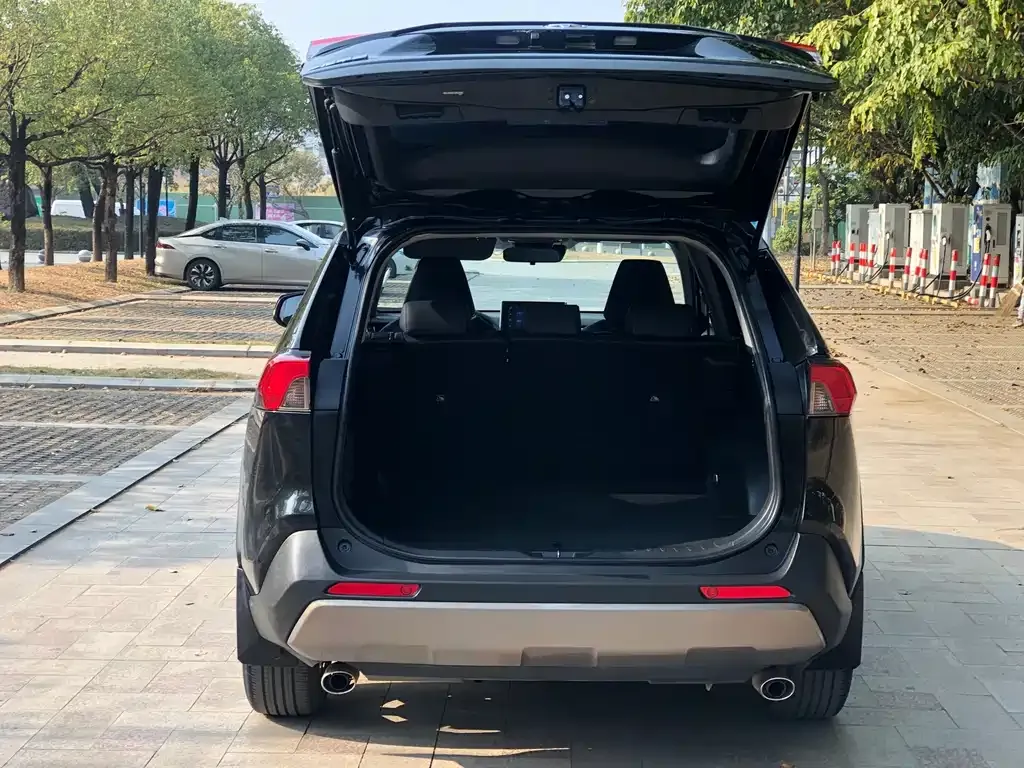 Toyota RAV4 — фото 4