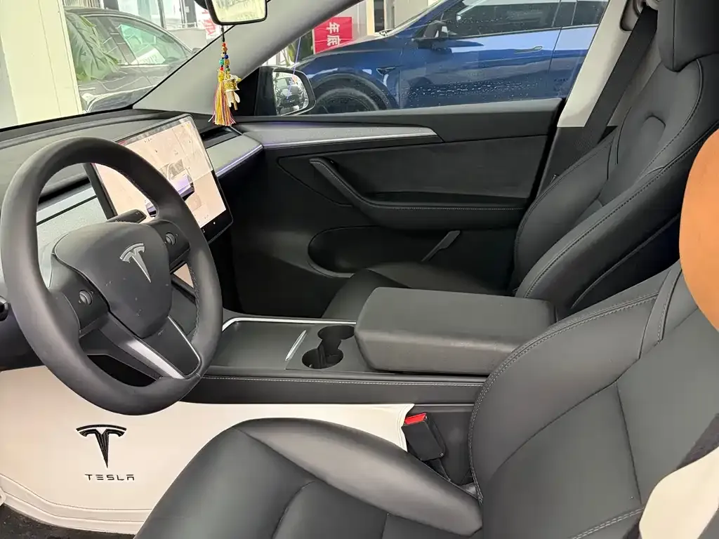Tesla Model Y — фото 4