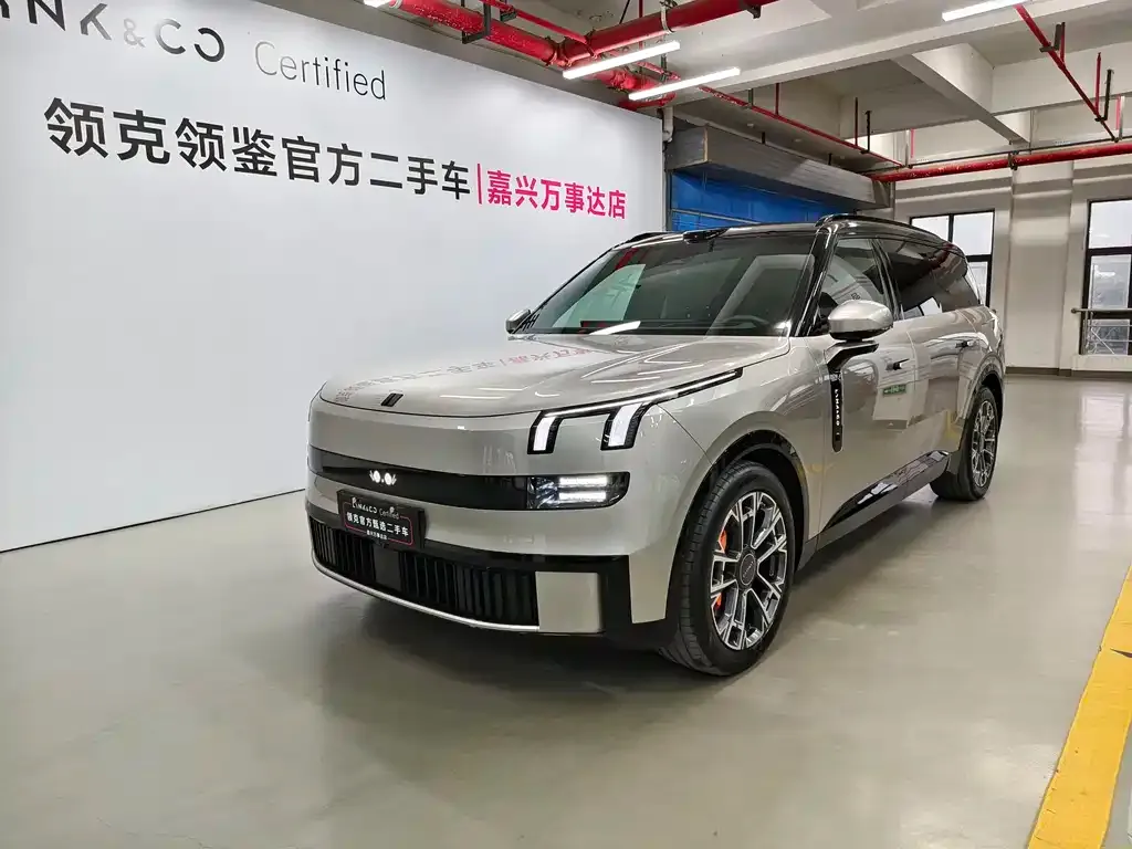 Lynk & Co 900