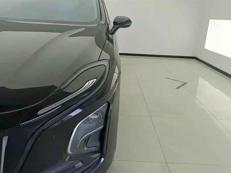 Hongqi E-QM5 2023 из CN, фото 2