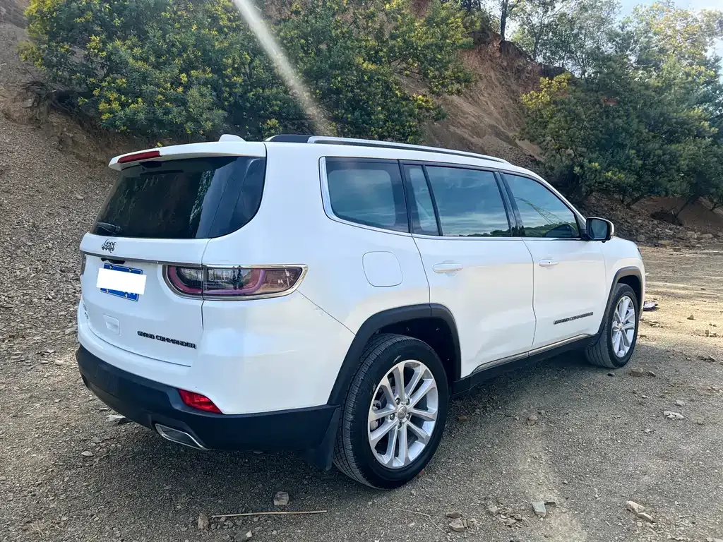Jeep Grand Commander — фото 8
