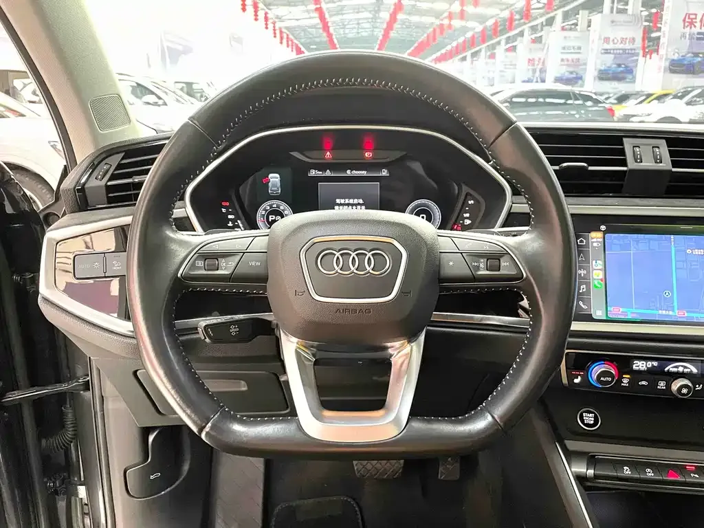 Audi Q3 — фото 10