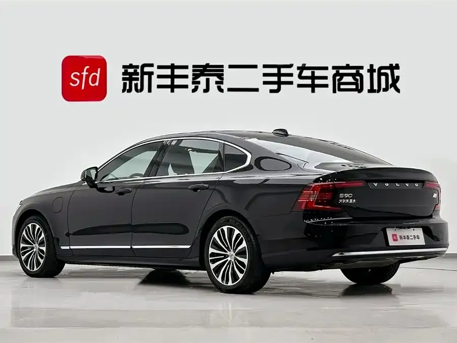 Volvo S90 PHEV 2024 из CN, фото 2