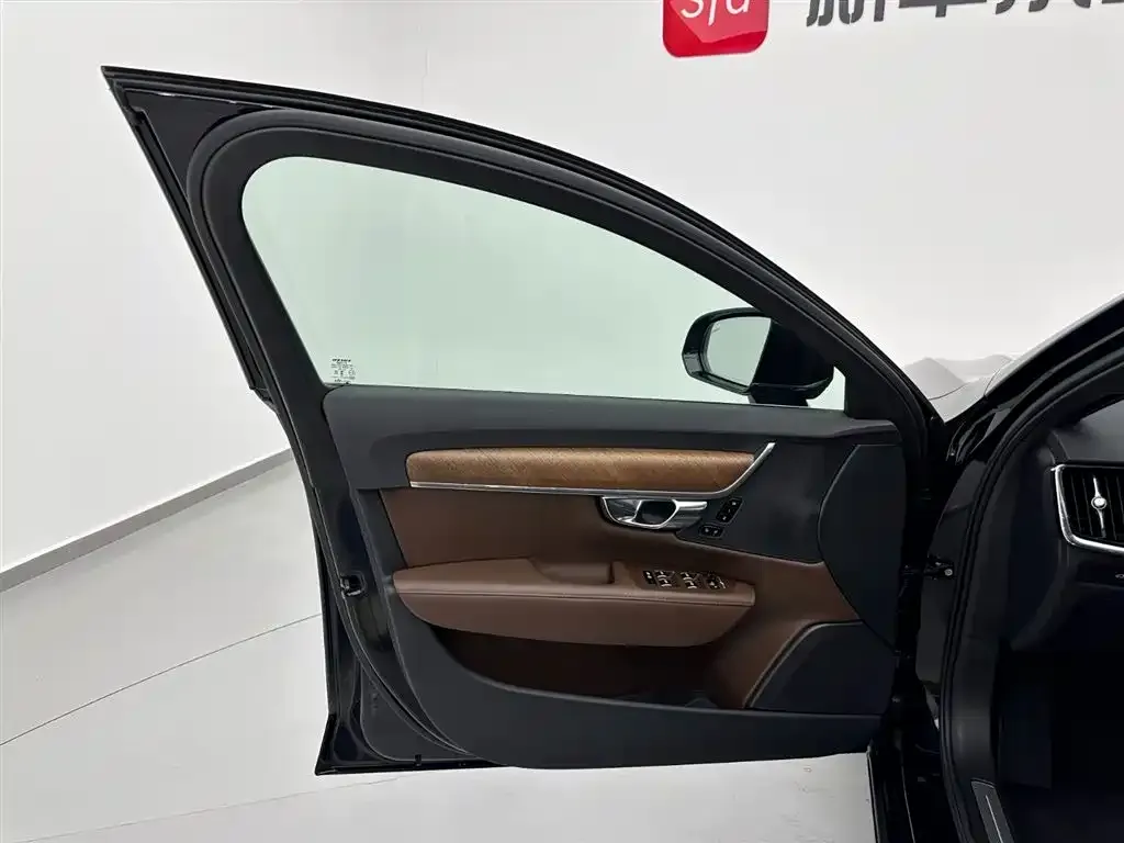 Volvo S90 PHEV 2024 из CN, фото 5