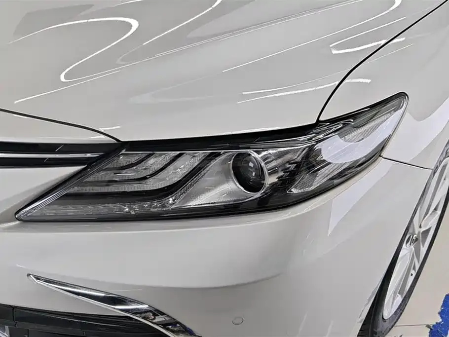 Toyota Camry — фото 5