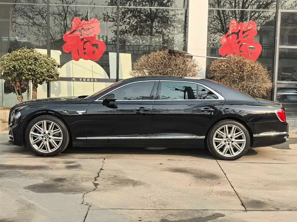 Bentley Flying Spur — фото 9