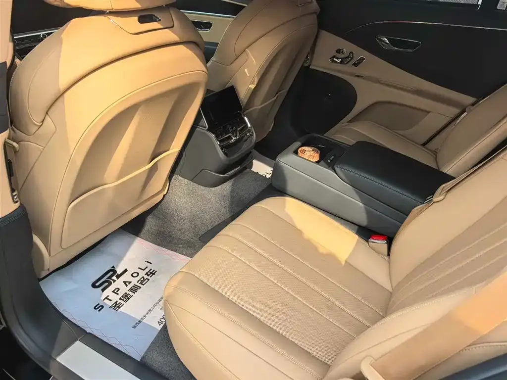 Bentley Flying Spur — фото 3