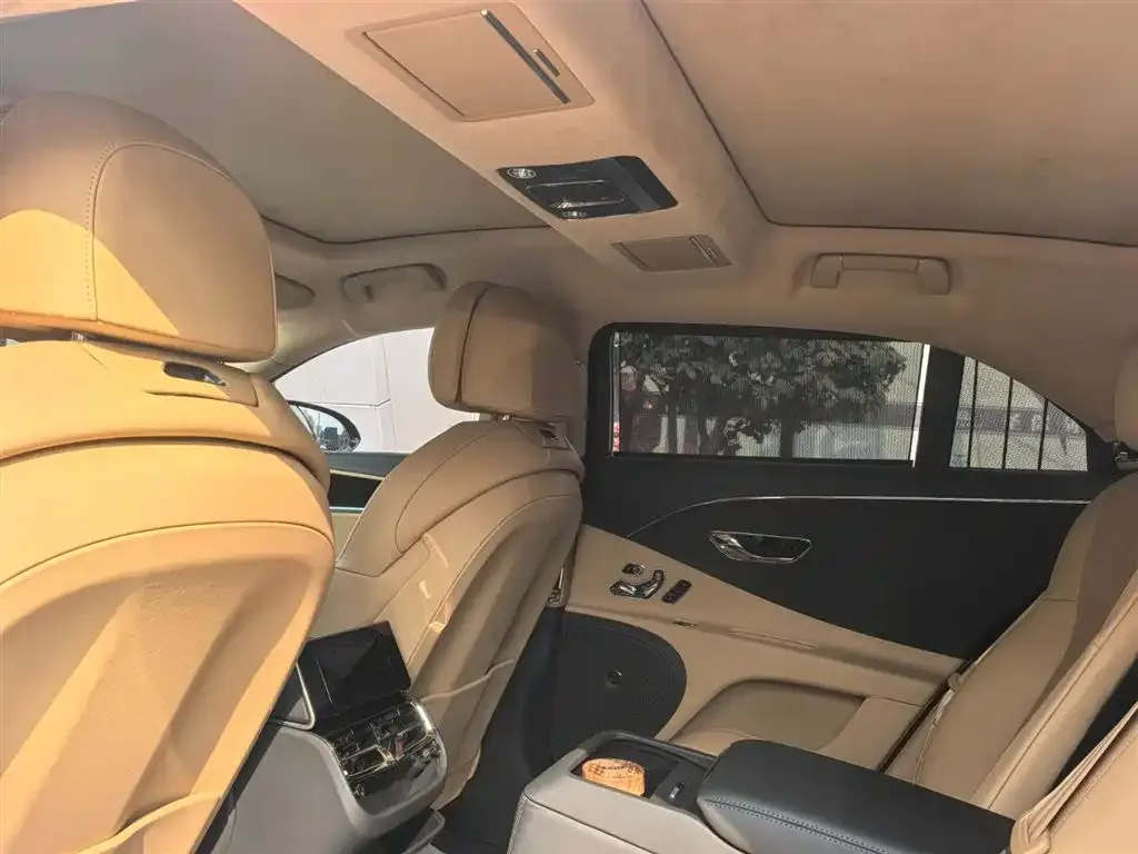 Bentley Flying Spur — фото 2