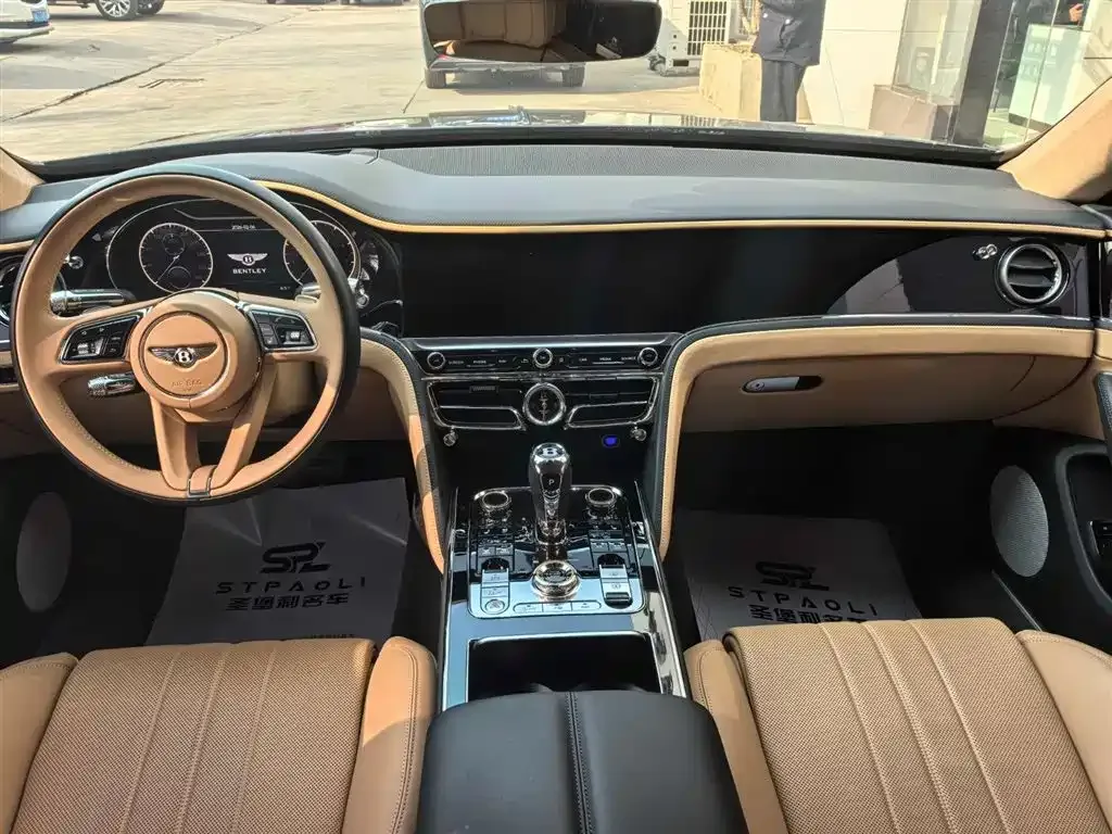 Bentley Flying Spur — фото 8