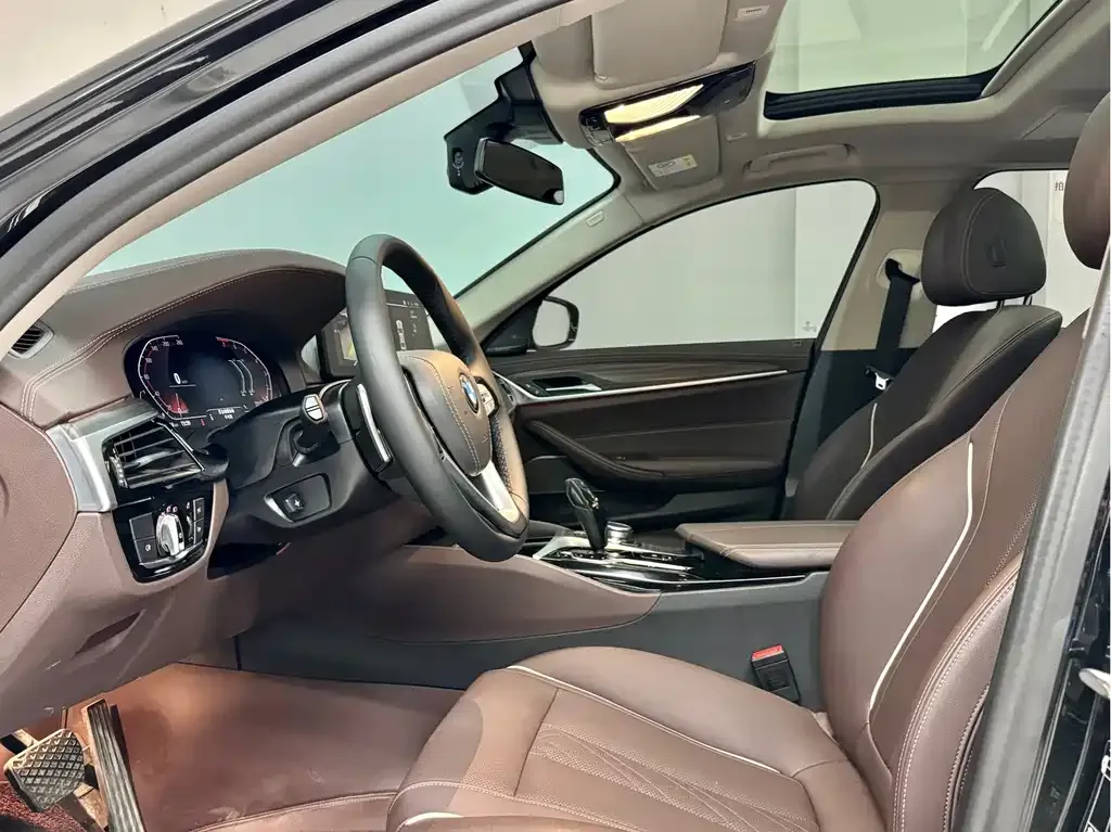 BMW 5 Series 2022 из CN, фото 6