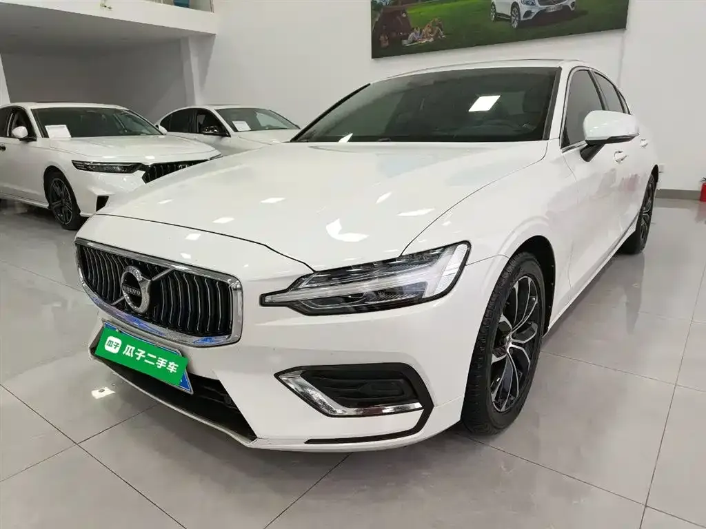 Volvo S60 — фото 1