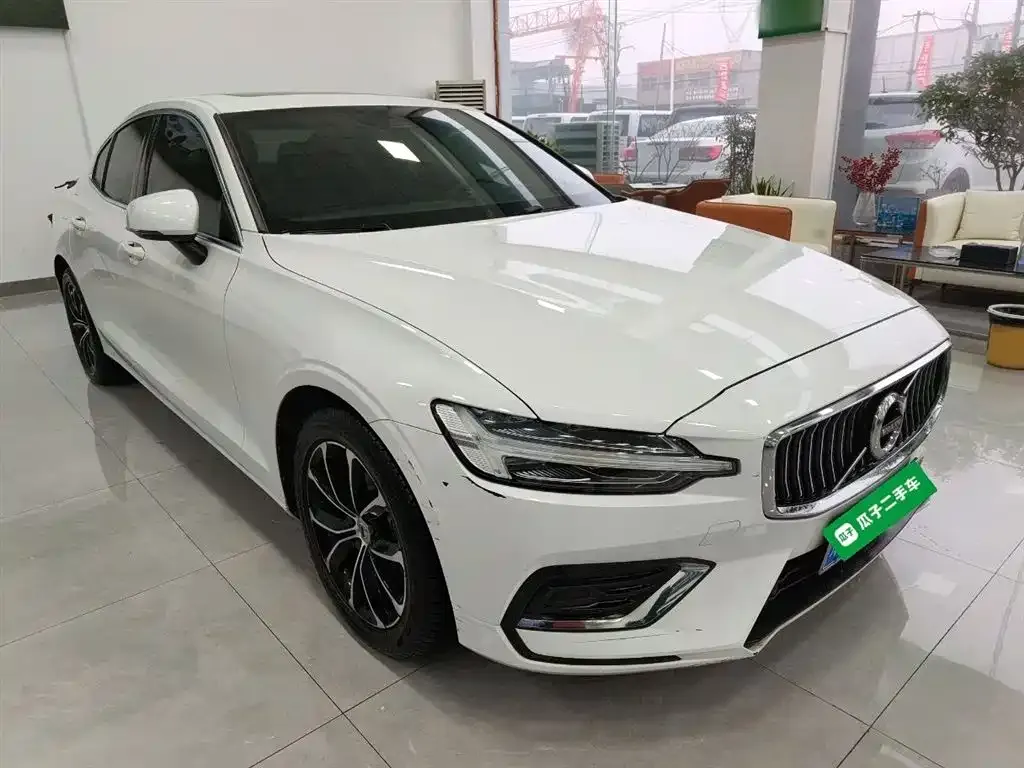 Volvo S60 — фото 10
