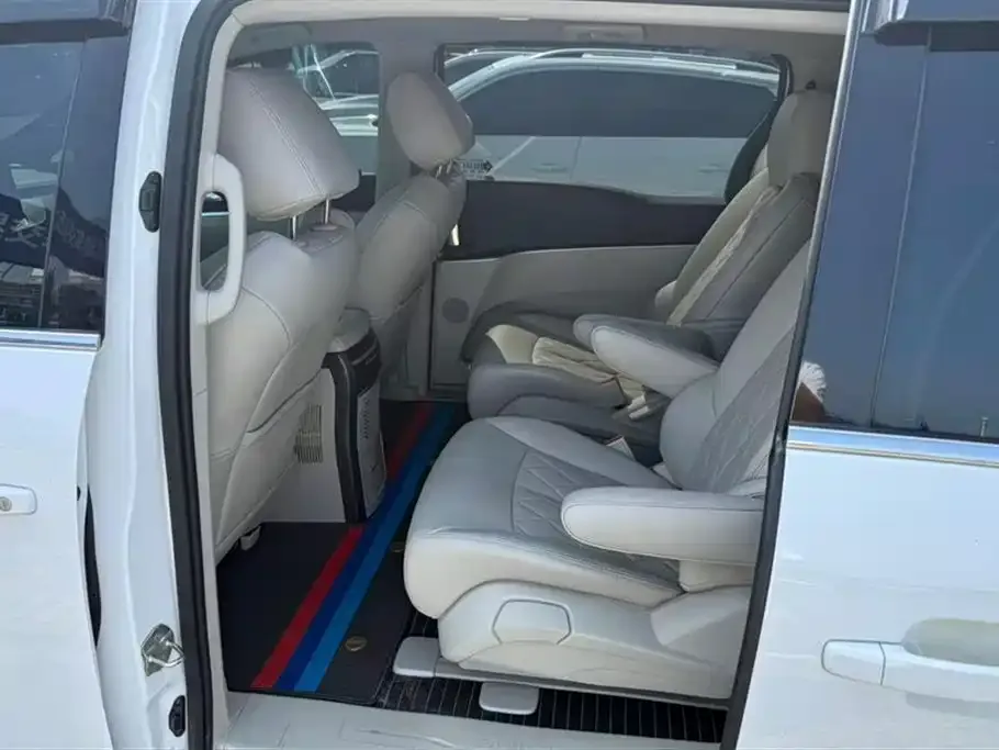 Buick GL8 2021 из CN, фото 2