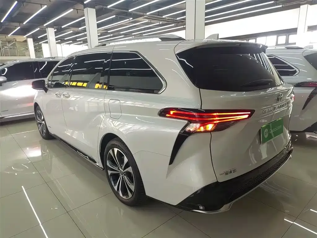 Toyota Granvia — фото 6