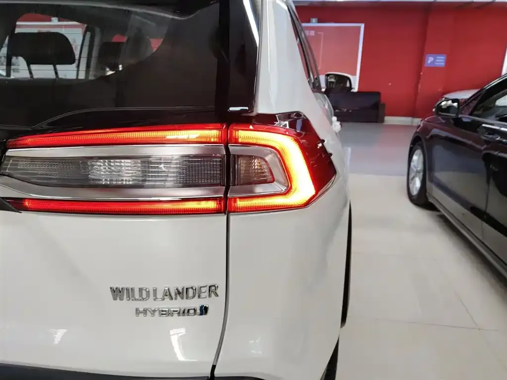 Toyota Wildlander — фото 5