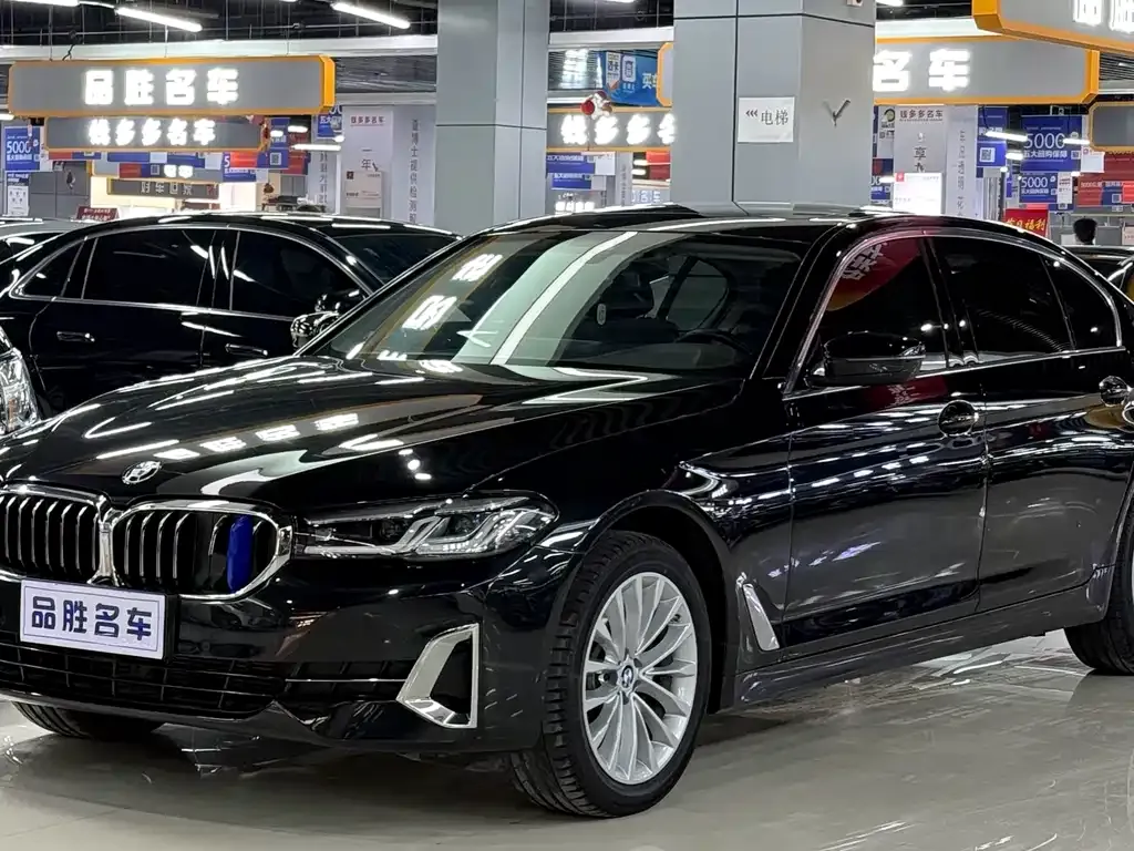 BMW 5 Series — фото 1