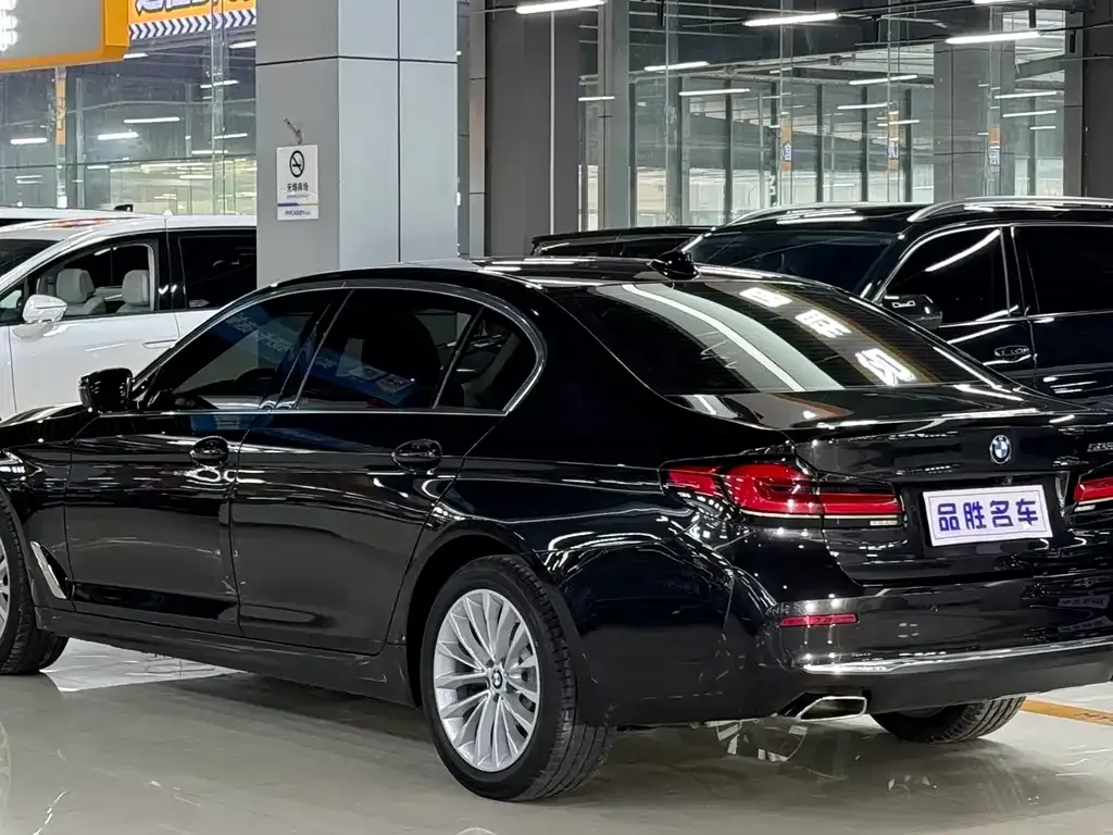 BMW 5 Series — фото 2