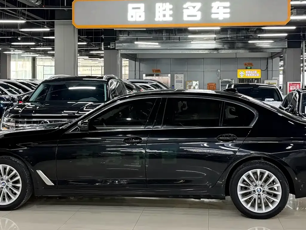 BMW 5 Series — фото 10