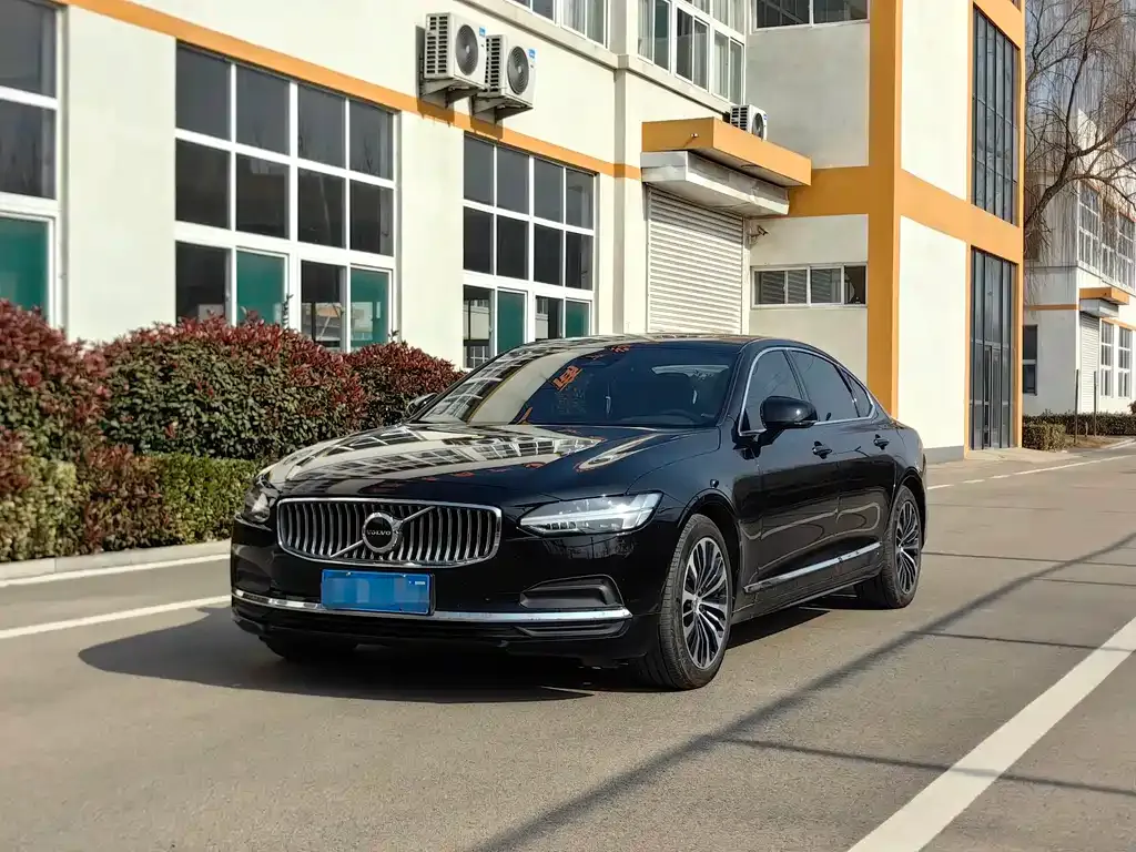 Volvo S90 — фото 1