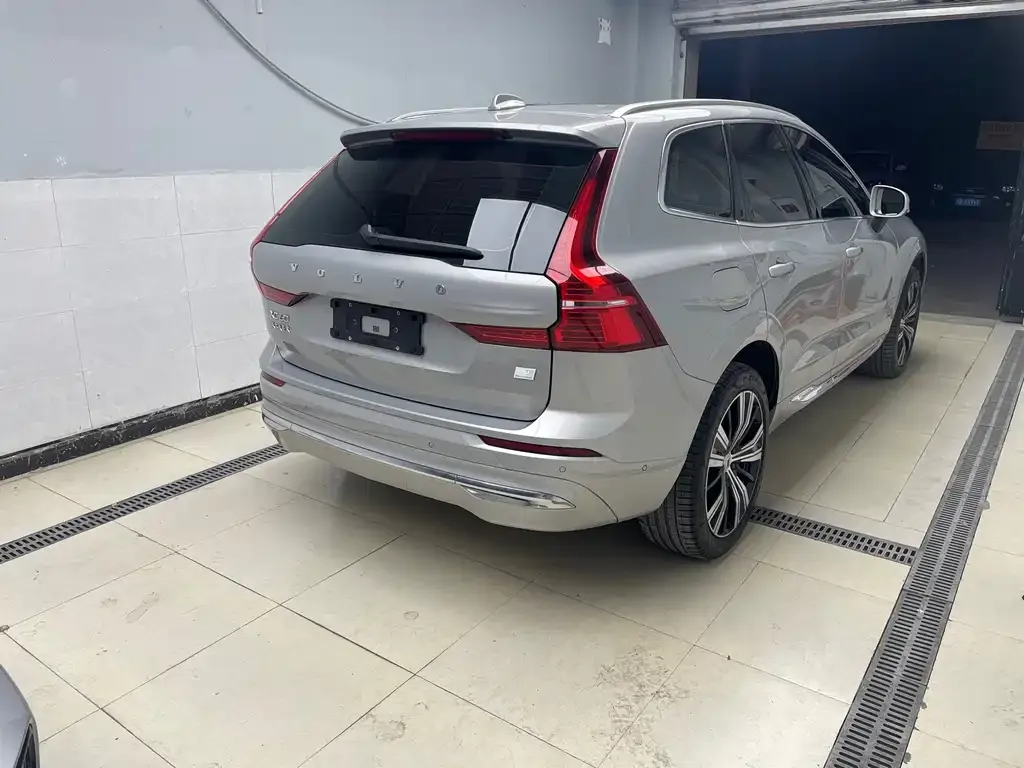 Volvo XC60 PHEV — фото 10