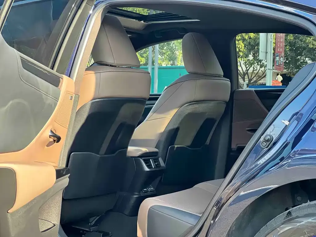 Lexus ES 2023 из CN, фото 2