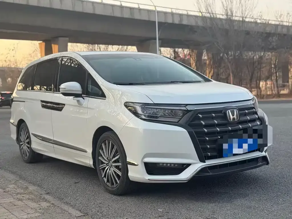 Honda Elysion 2024 из CN, фото 7