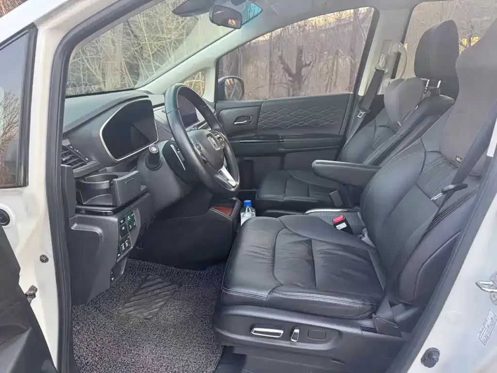 Honda Elysion 2024 из CN, фото 10