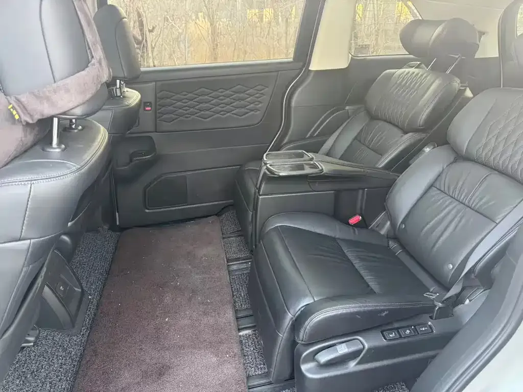 Honda Elysion 2024 из CN, фото 4