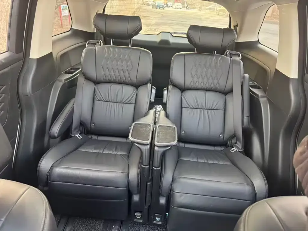 Honda Elysion 2024 из CN, фото 8