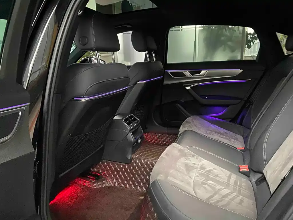 Audi A6L 2023 из CN, фото 4