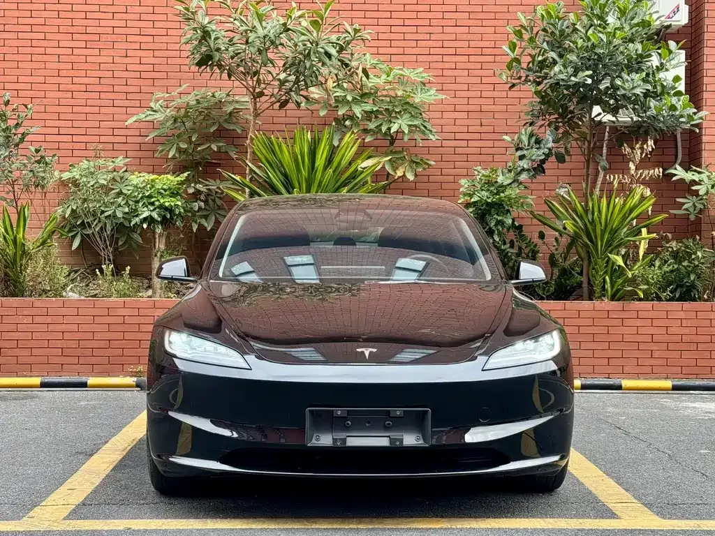 Tesla Model 3 — фото 10
